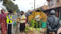 Kapolsek Wedarijaksa Himbau Pedagang Pasar Trangkil Untuk Berhati-hati