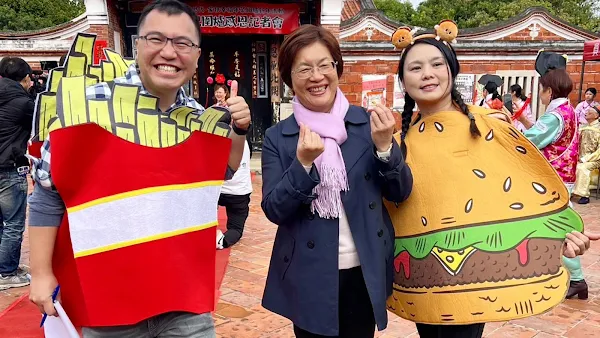 ▲彰化縣長王惠美表示，過年將至，有些弱勢家庭需要幫助，感謝家扶中心長期照顧縣內3000多名孩子，並募集1700套年菜，讓這些家庭團圓過好年。（記者林明佑翻攝）