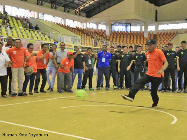 Benhur Tomi Mano Buka Kompetisi Futsal Nasional di Papua