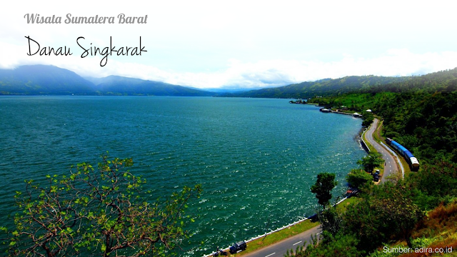 Pemandangan Siang di Danau Singkarak Sumatra Barat Indonesia