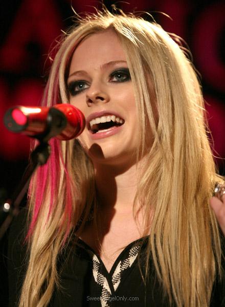 Avril Lavigne Wallpapers Mini Biography