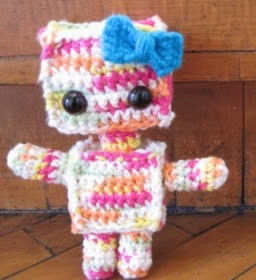 http://translate.google.es/translate?hl=es&sl=en&tl=es&u=http%3A%2F%2Fsweetncutecreations.tumblr.com%2Fpost%2F22300124147%2Famigurumi-rainbow-robot-free-pattern