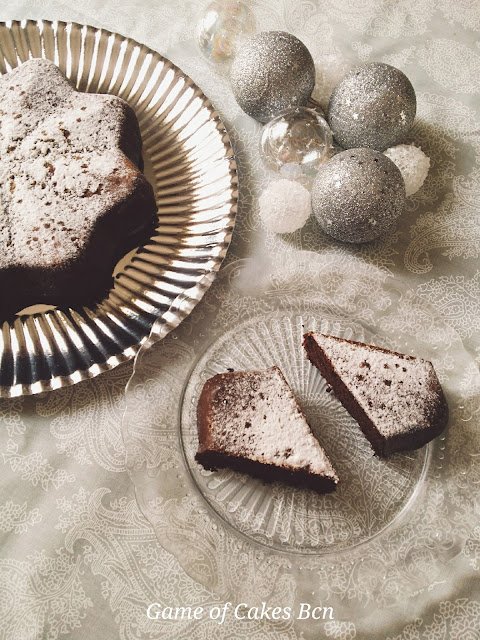 Bizcocho facil y rapido de navidad de almendra, miel y chocolate, sin gluten y sin lactosa