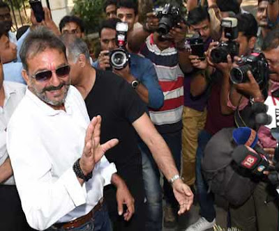 Sanjay Dutt, Yerwada Jail, 1993 Mumbai Blasts, Sanjay Dutt Walks out