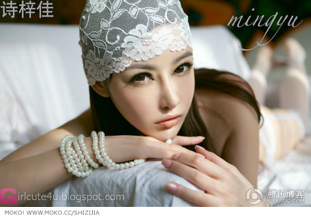 Shi-Zi-Jia-White-Lace-Merrywidow-02-very cute asian girl-girlcute4u.blogspot.com