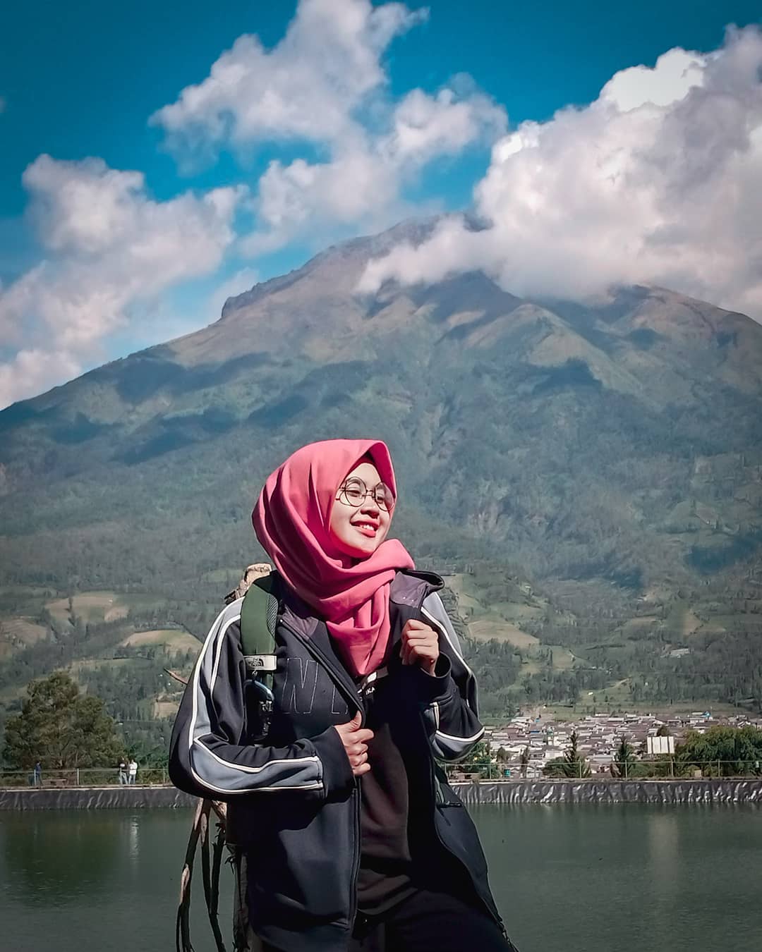 Embung Kledung Spot Terbaik Untuk Melihat Kemegahan Gunung Sindoro dan Gunung Sumbing