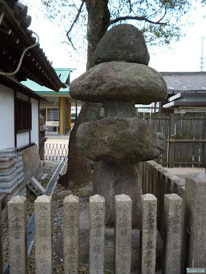 八劔神社石塔