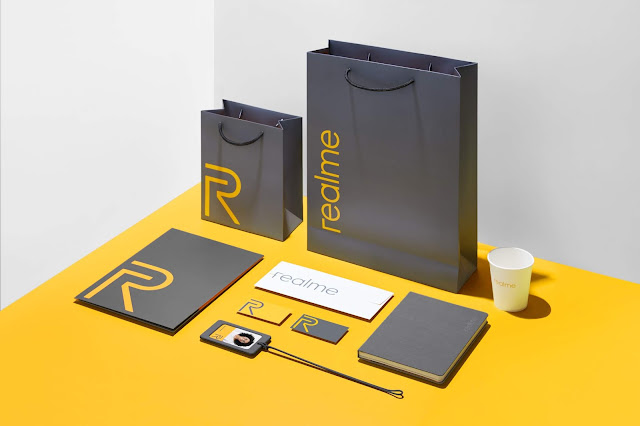 Realme Releasing brand-new peripheral products including sweaters, T-shirts, and office supplies