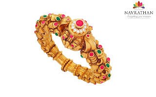 Navrathan Jewellers presents its exuberant collection of Traditional Jewellery