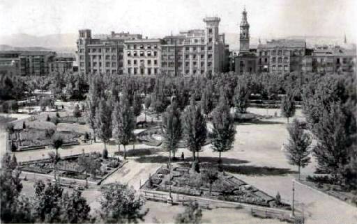 Espolón, al fondo el Gobierno Civil en 1957.