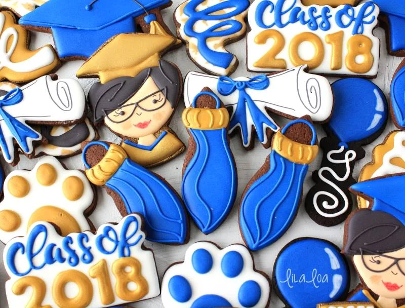 How to make easy decorated graduation tassel sugar cookies