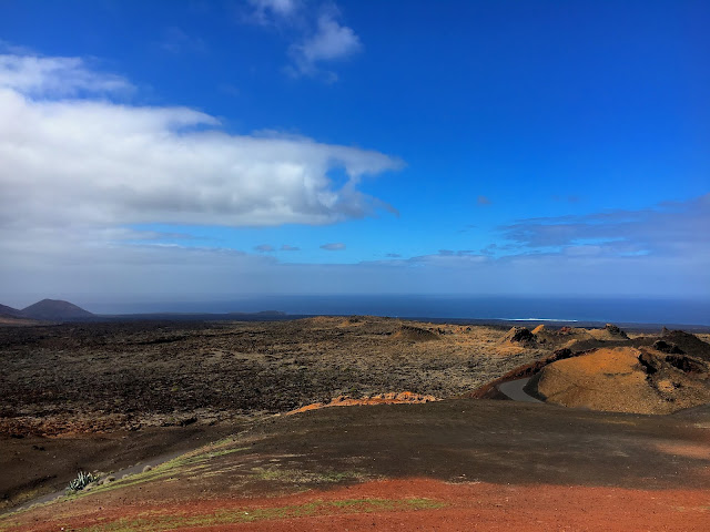 Parque National de Timanfaya, Lanzarote: paesaggio vulcanico unico e affascinante.