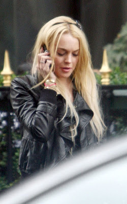 Lindsay Lohan Smoking Photos on street