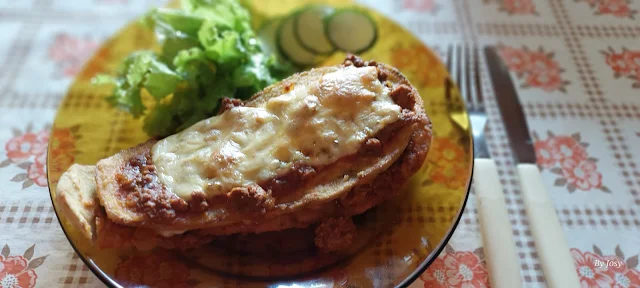 lasanha-de-berinjela-com-salada-de-alface-e-pepinos