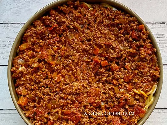 Spaghetti and meat sauce in a pie tin