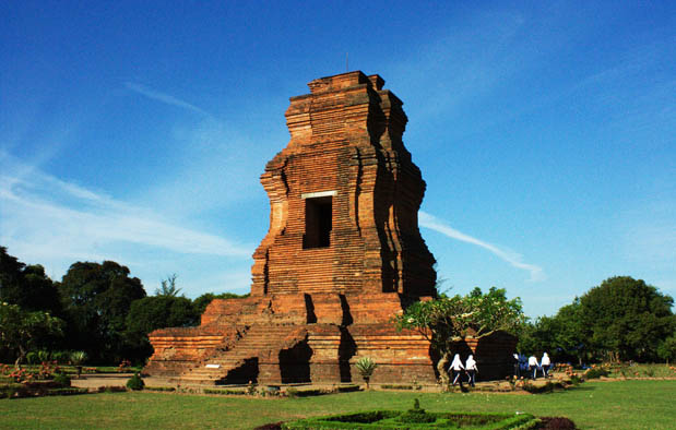 9 Candi Peninggalan Kerajaan Majapahit Gambar  dan Isinya