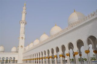 Abu Dhabi, Wielki Meczet im. Szejka Zayed'a