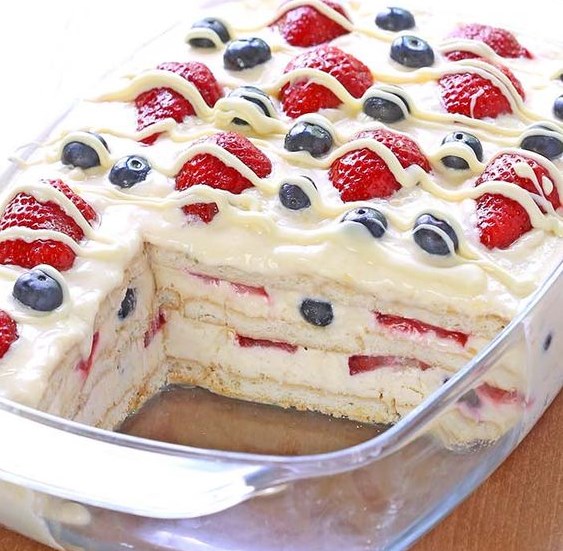 No Bake Summer Berry Icebox Cake #Cake #Dessert 