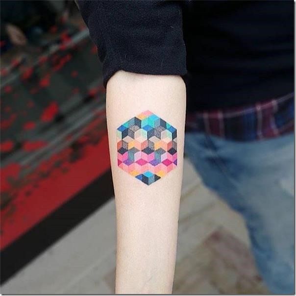 tatuajes-geomtricas-quedan-increbles-con-diferentes-colores-en-la-parte-interna