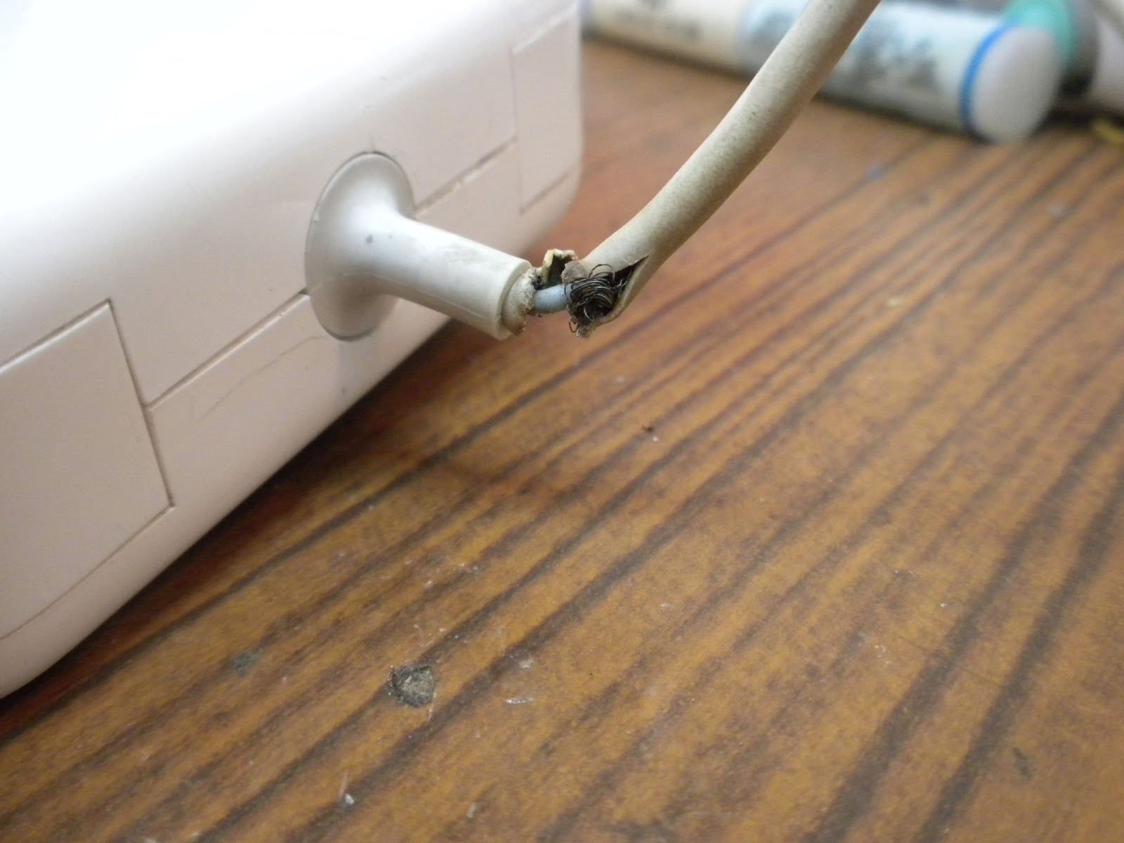 ... : Repairing a charred/burned/broken cable on an Apple Magsafe charger