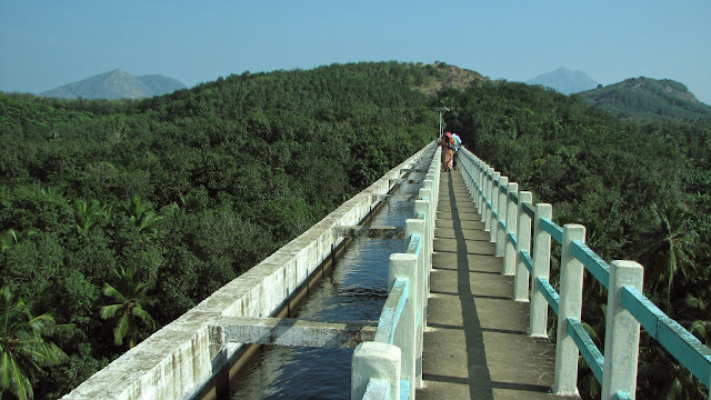 Mathoor Hanging Trough