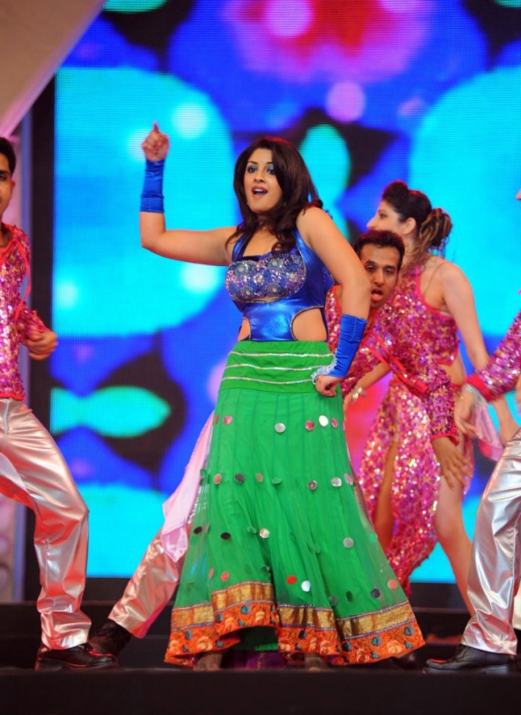Actress Richa Gangopadhyay Spicy Dance Stills At  CCL film pics