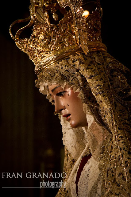 http://franciscogranadopatero35.blogspot.com/2013/12/la-virgen-del-socorro-le-tiene-la-mano.html