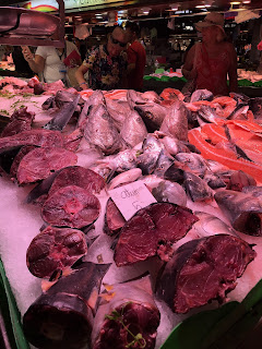 生ハムと生魚の食べ歩きマーケット〜ボケリア市場/La Boqueria〜