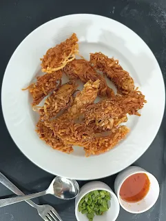 Serving crispy fried thread chicken with chilli sauce