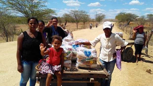 LBV entrega cestas de alimentos a milhares de famílias que sofrem com a seca em Pernambuco