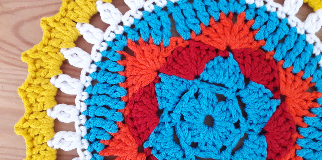 Sunny mandala: free crochet pattern by Happy in Red