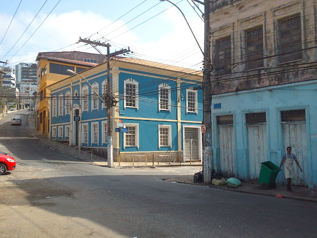 Bares e restaurantes continuam emporcalhando o bairro