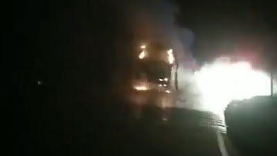 Tabrakan dengan Sepeda Motor, Bus Pariwisata Terbakar di Teluk Mengkudu Sergai, Satu Orang Tewas