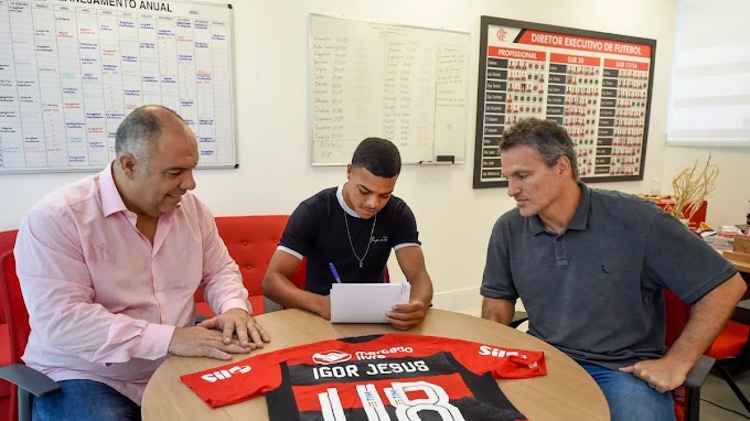 Flamengo anuncia a assinatura de novo contrato com o meia Igor Jesus