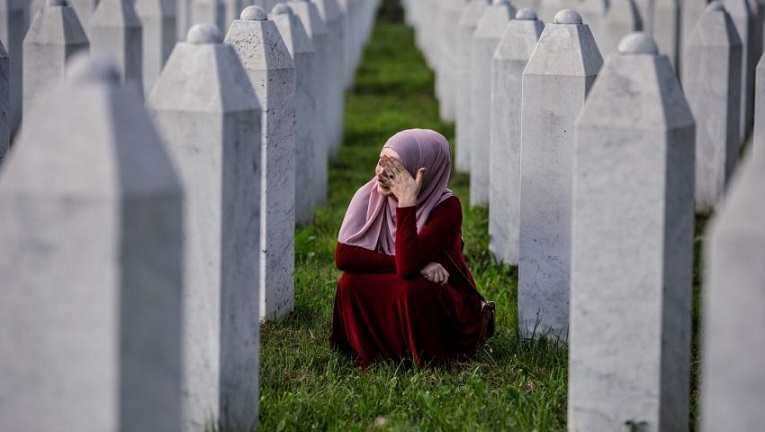 Bersama Isak Tangis, Bosnia Peringati 25 Tahun Pembantaian Muslim di Srebrenica,  naviri.org, Naviri Magazine, naviri majalah, naviri