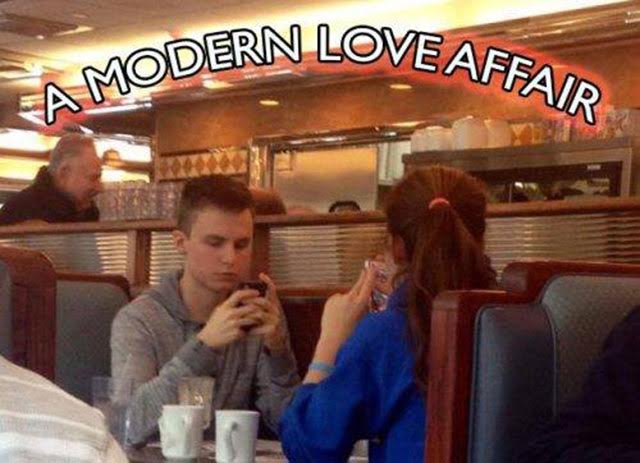 25 Pictures That Prove Technology Is Ruining Society - Is this really love?