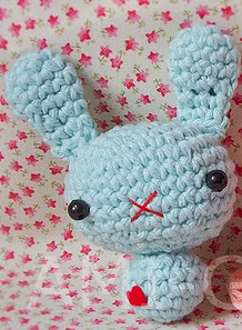 http://ami-amigurumi.blogspot.com.es/2012/03/esquema-mini-conejitos.html