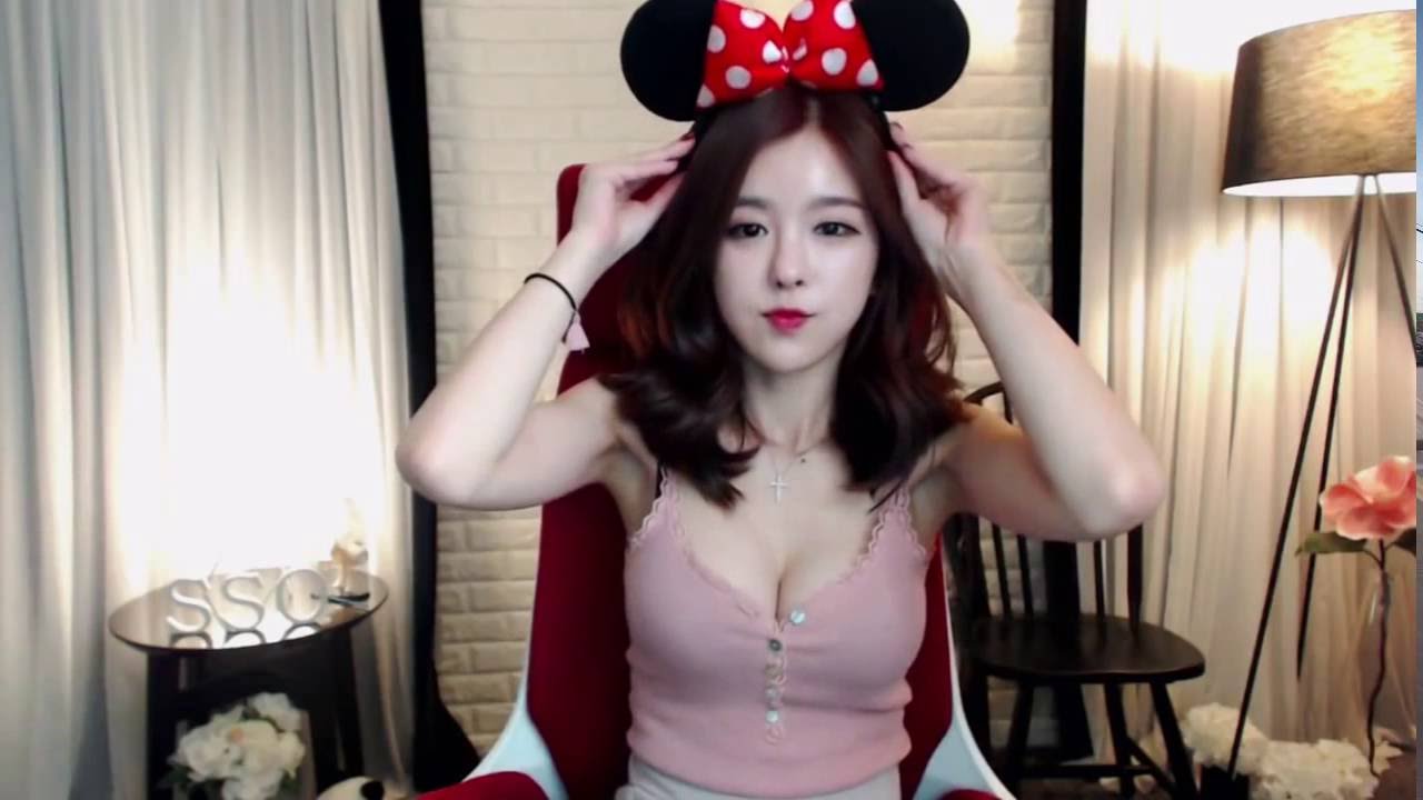 Gái xinh Hàn Quốc show hàng, Video hot girl Korea chat show 18+ 