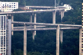 A 72-meter-high spiral overpass in Chongqing has left many Chinese in awe. It is the highest such bridge in China