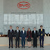 BYD และ REVER ขานรับนโยบายรัฐ ส่งเสริมรถยนต์พลังงานใหม่ต้อนรับตัวแทนภาครัฐ เยี่ยมชมโรงงานประกอบรถยนต์ BYD ระยอง