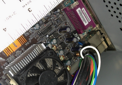 Bentuk dan Letak Komponen Motherboard