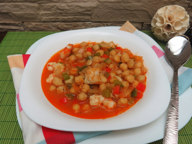 GARBANZADA CON BACALAO Y GAMBONES