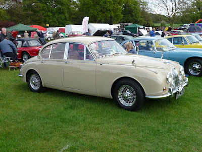 Jaguar Mk2 with nice beige paintwork