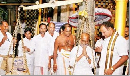 rajinikanth-tirupathi-darshan-still
