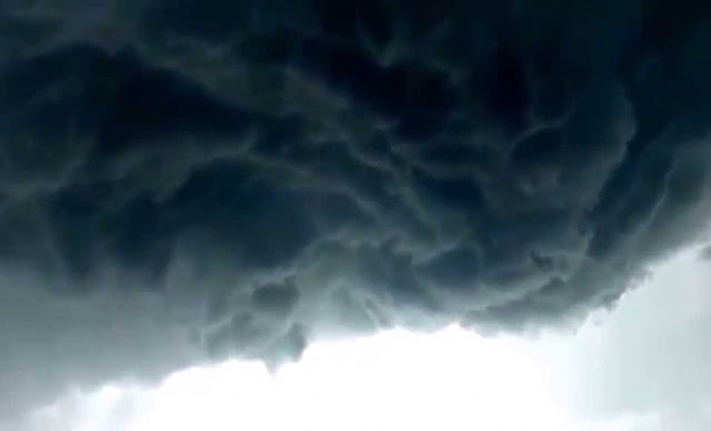 Gumpalan awan besar berbau menyengat melintasi wilayah Creot Utara 