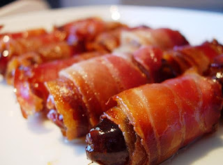  tâmaras enroladas em bacon