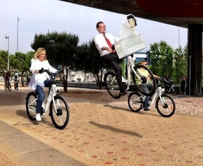 Memes de Rajoy, Aguirre y Cifuentes en bici