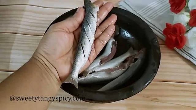 "Making Small Cuts on Sardines - Enhancing Flavor Absorption"