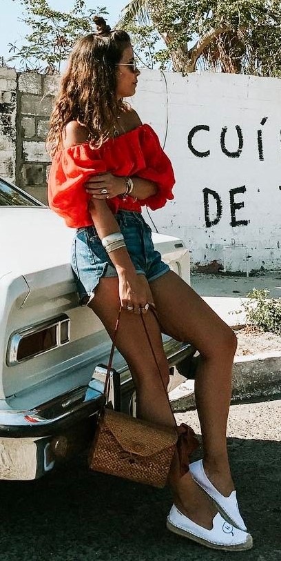 boho style outfit: red top + shorts