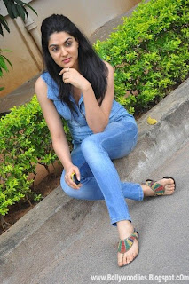 Potugadu Actress Sakshi Latest Outdoor Photoshoot Gallery @ Bollywoodlies.blogspot.cOm